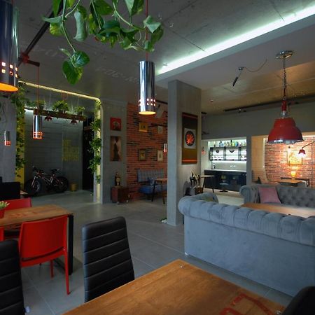 Cubby Hotel リヴィウ エクステリア 写真